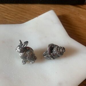 VINTAGE Metal/silver bunny and basket pin